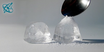 Ciênsação experimento mão na massa para sala de aula: Sal e gelo ( química, física, água, sal, gelo, equilíbrio, fusão)