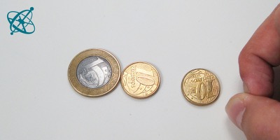 Ciênsação experimento mão na massa para sala de aula: Bilhar com moedas ( física, mecânica, colisões elásticas, energia cinética)